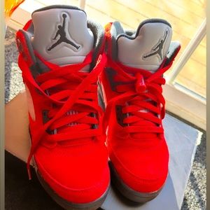 - Air Jordan Retro 5 (GS)